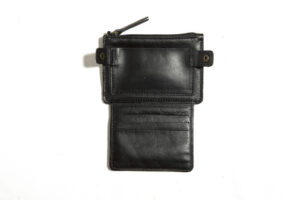 Portefeuille-cuir-FLAT-noir mat-galerie-eber-specher-maroquineries
